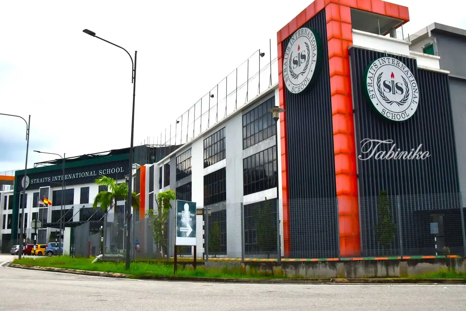 STRAITS International School